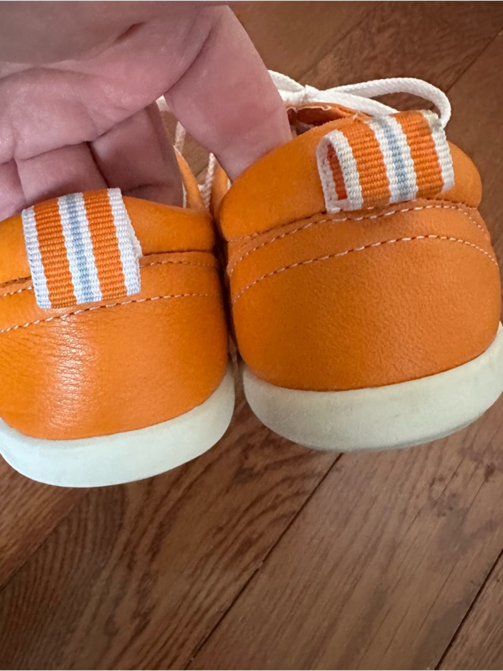 Lands’ End Leather Sneakers 7.5 - Picture 4 of 7